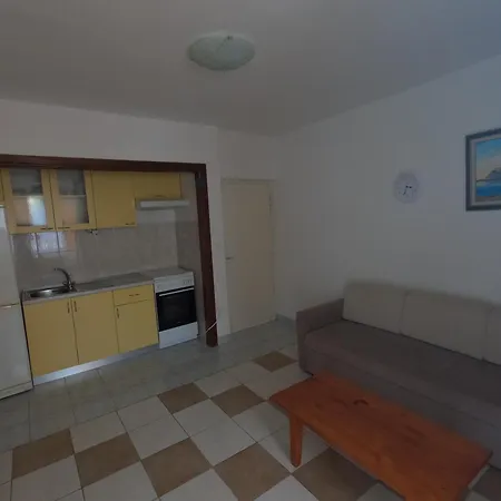 Daniela Apartament *