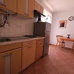 Daniela 拉布